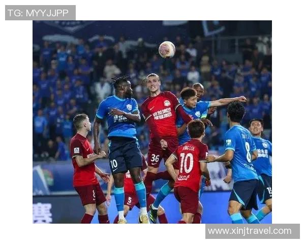 球星深情亲吻足球展现热爱精神传递激情点燃赛场无尽魅力